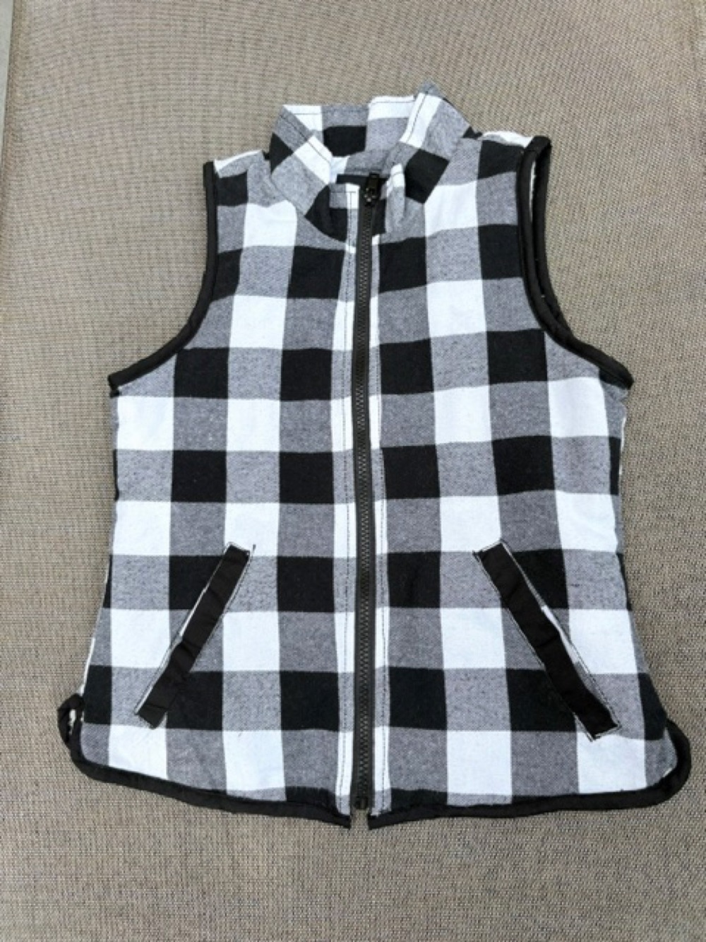 Black/White Buffalo Plaid Zip-Up Vest Fuzzy Faux Fur good condition kids size 10